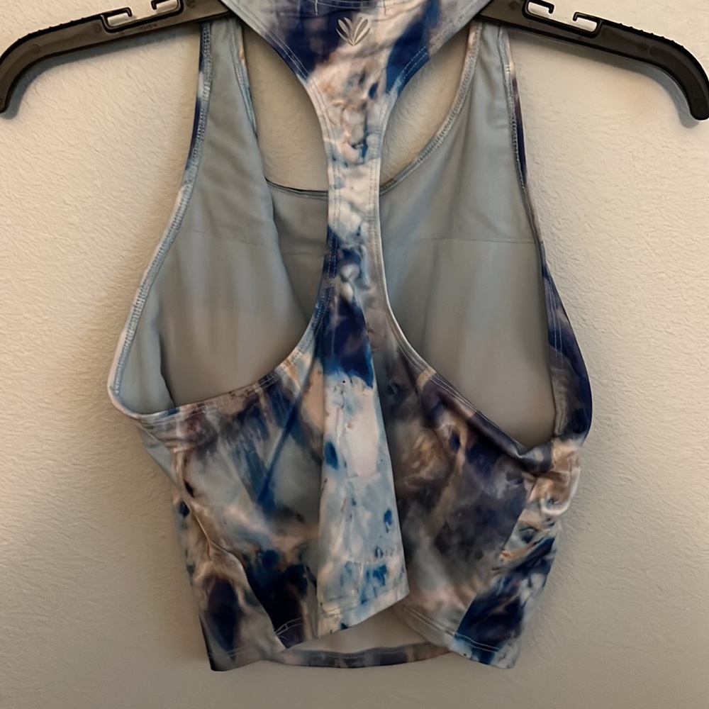 Sports top - Picture 2 of 3